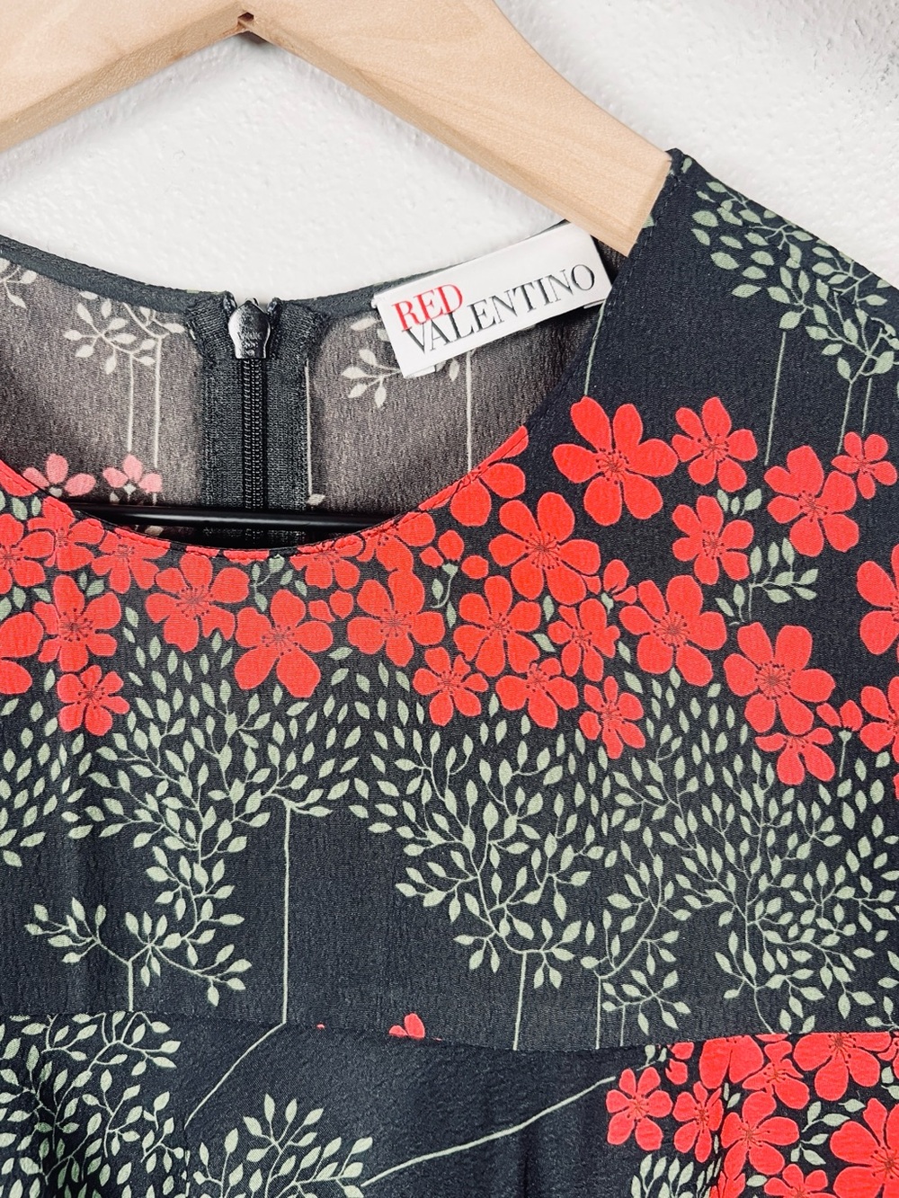 Red Valentino Fit & Flare Floral Printed Crepe Cape Sleeve Maxi Dress - Picture 6 of 10